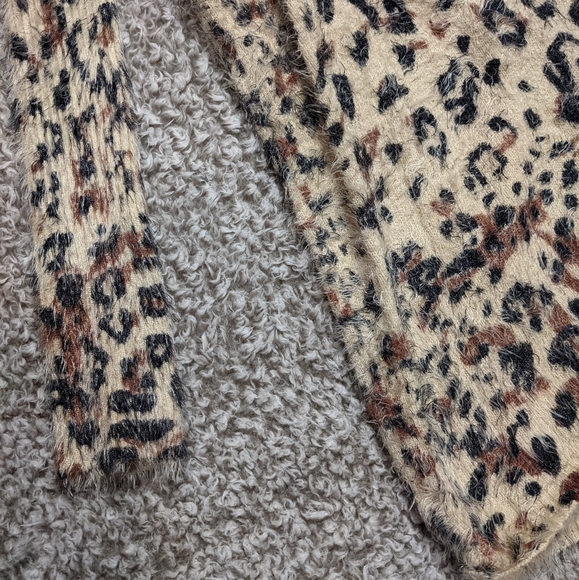 Leopard print sweater - NWT - Picture 5 of 8